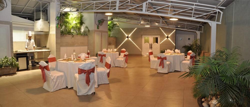 Hotel The Court 3*